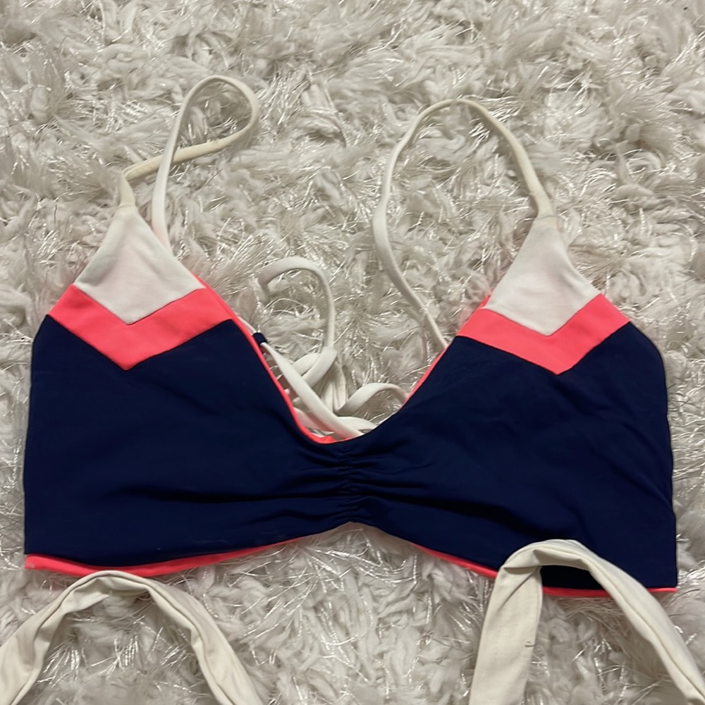 L space bikini tops - Picture 2 of 7